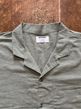 Old Navy Men's Sage Green Short Sleeve Linen Button Up Shirt